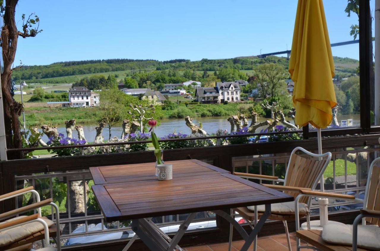 Weingut Erbes-Henn Hotel Uerzig Exterior photo